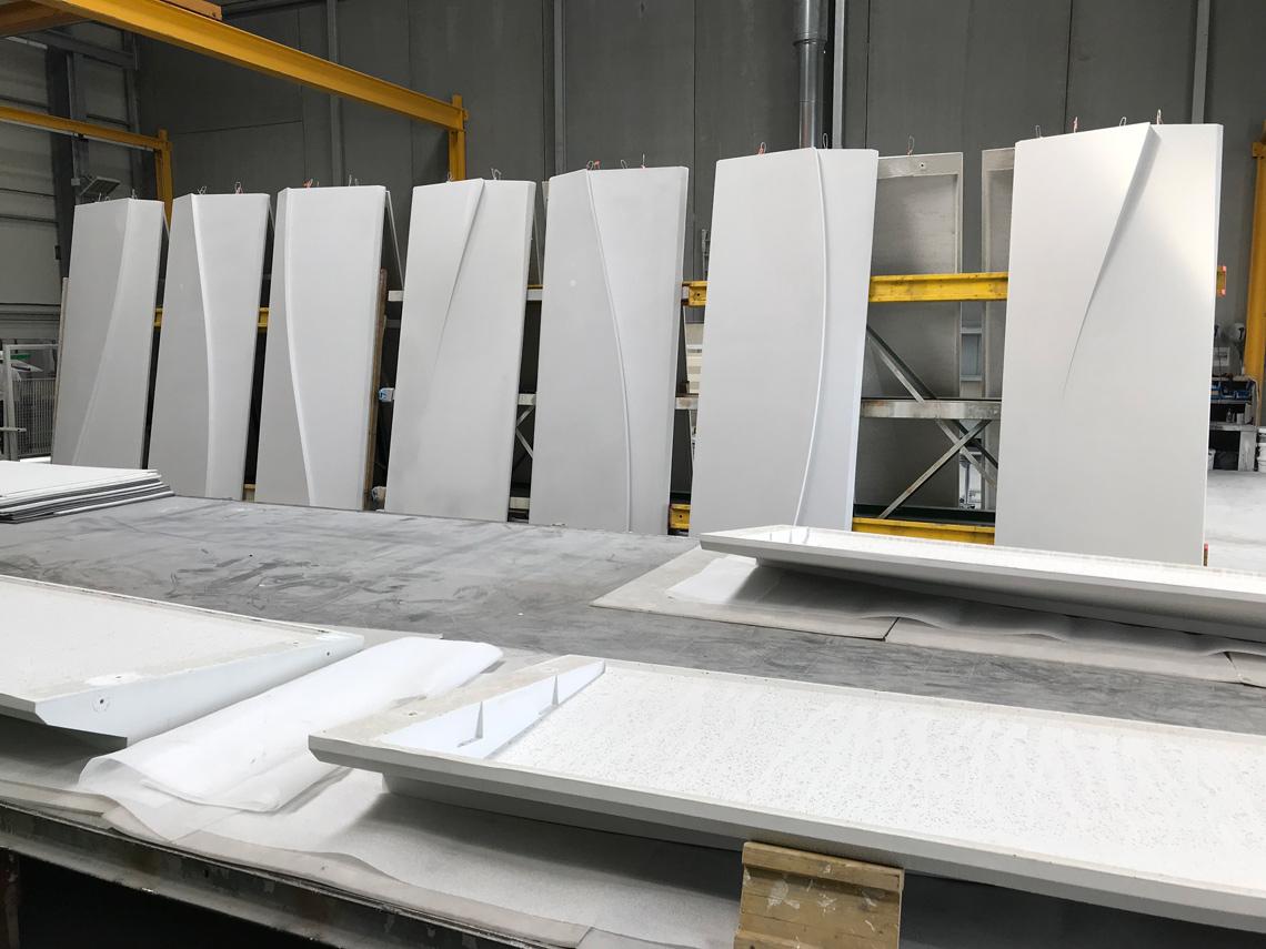 Premiers panneaux BFUHP / Ductal en atelier Tour Cedre EMBLEM JLL La défense