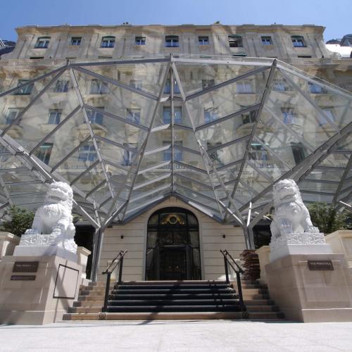Peninsula hotel entrance