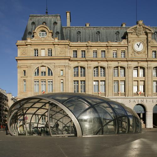 Lens-shaped glass roof over Saint Lazare metro station